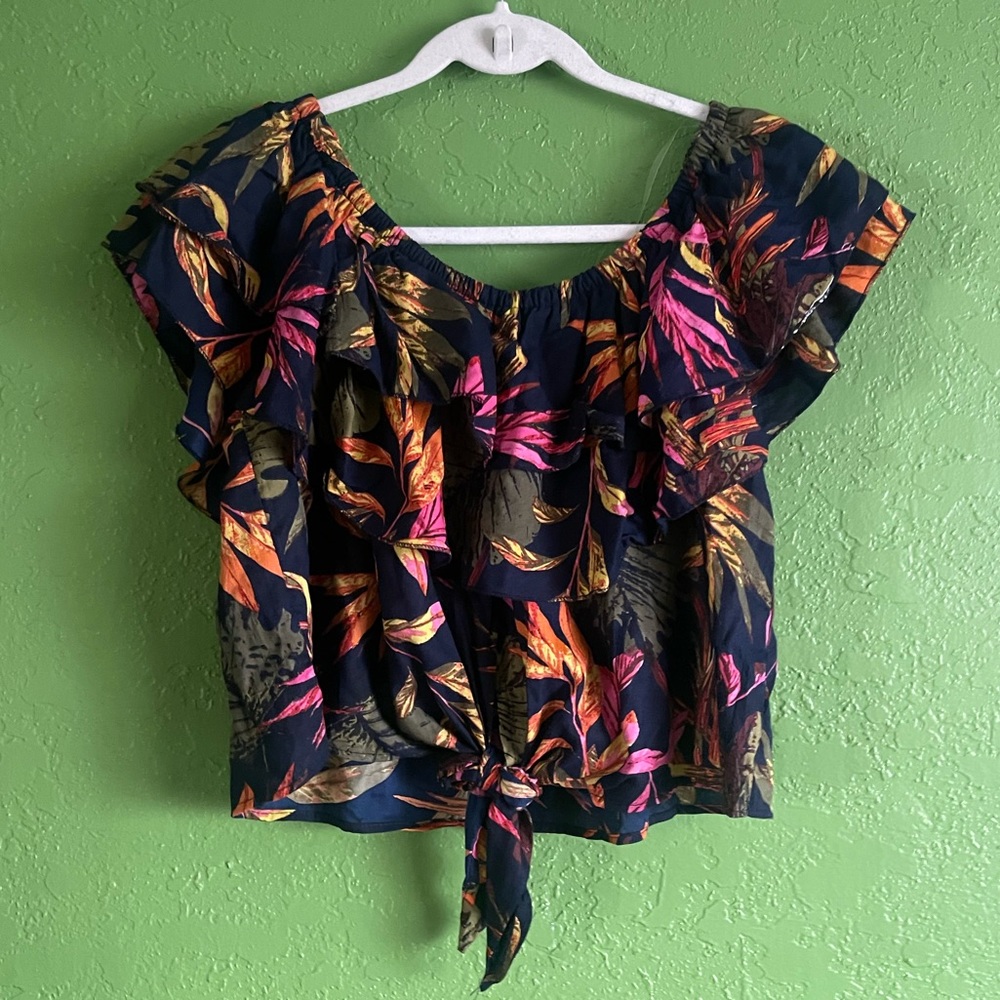 Miss Selfie Shortsleeved Tied Top Size Large